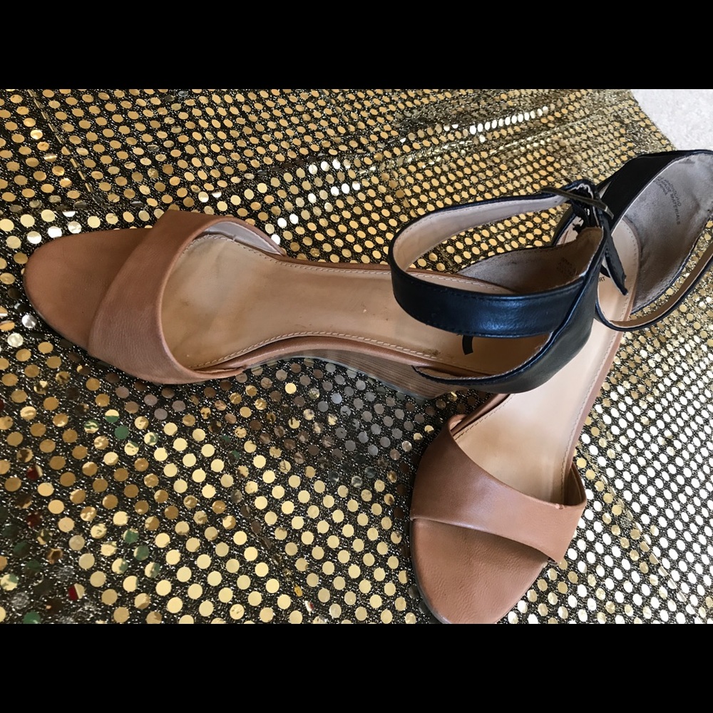 Two tone Sandal Wedges!  Perfect for Work...